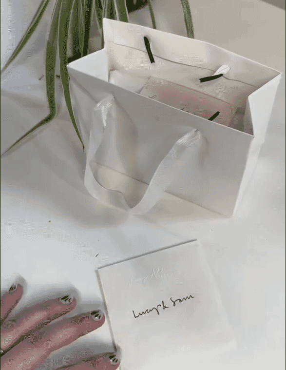 white-bag-and-customer-noteYrNSLJ6sW3041